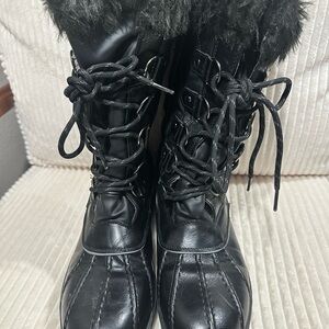 3M Thinsulate Black Women's Winter Boots. New. Never worn. Fur lined. Size 11